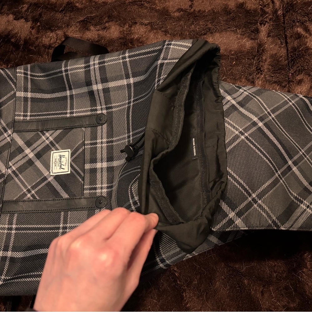 *Rare* Plaid Herschel Supply Co. Small backpack - Picture 4 of 9